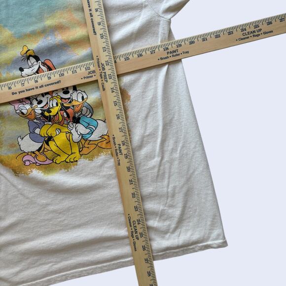 Disney Mickey & Friends Group Graphic Tee Cream Crewneck T-Shirt M Retro - Picture 4 of 5